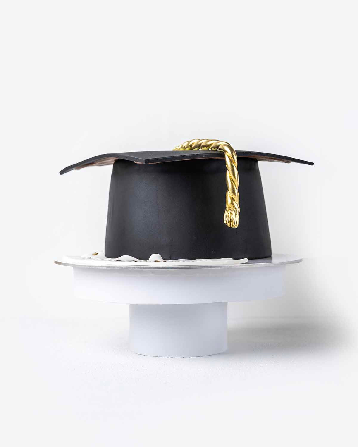 1.5kg Graduation Cake