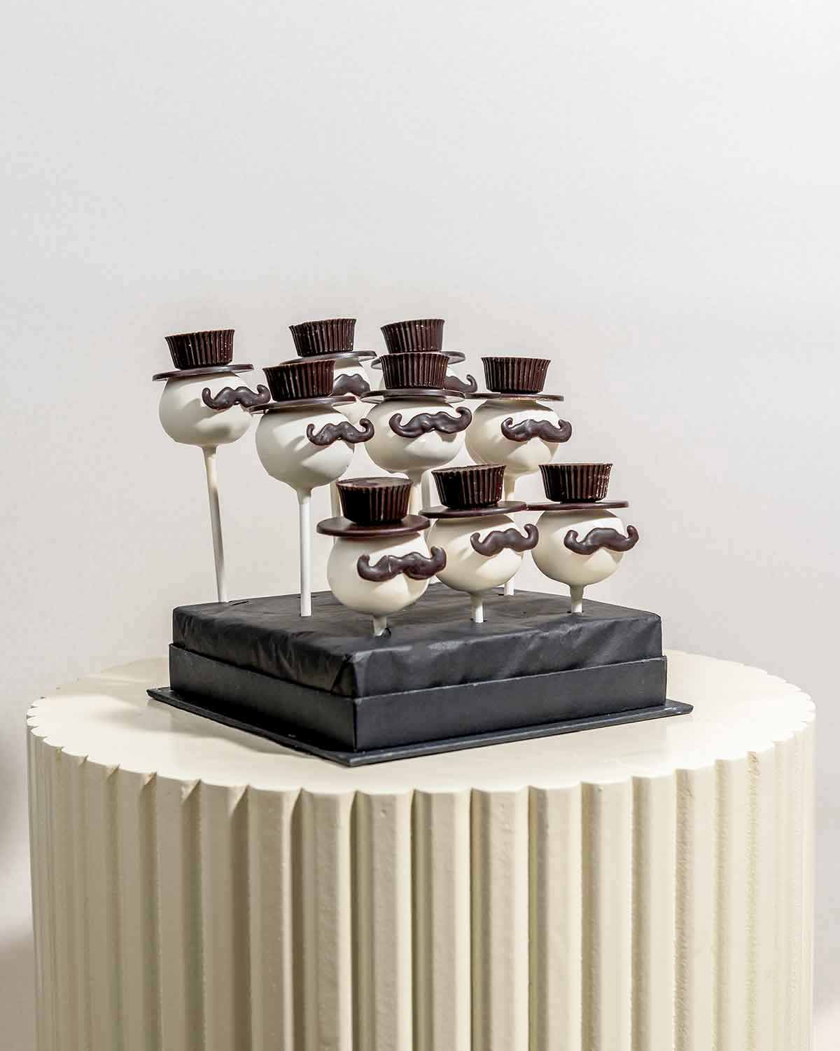 Cake pops with Moustache and Hat