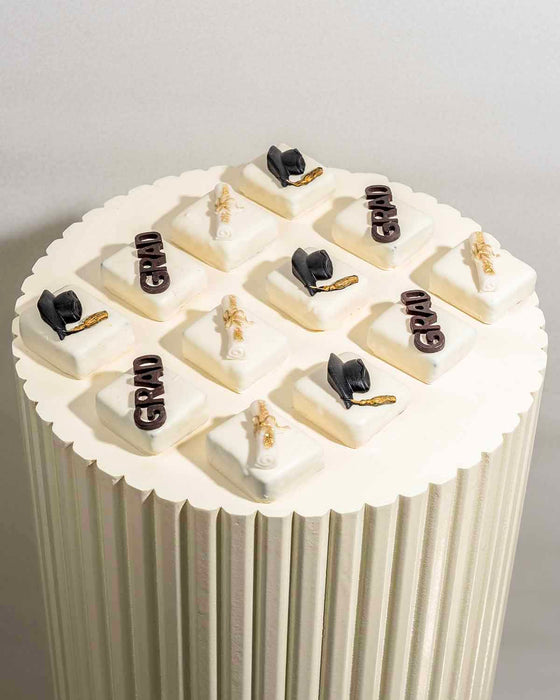 Graduation Cake bites 2024