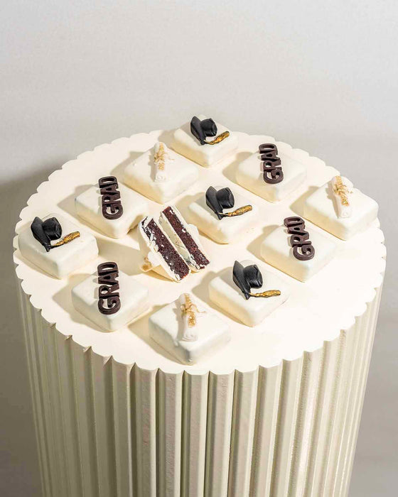 Graduation Cake bites 2024