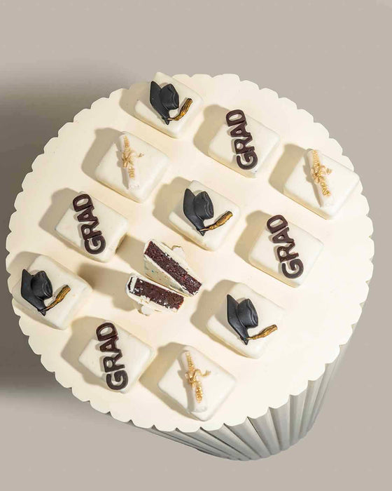 Graduation Cake bites 2024