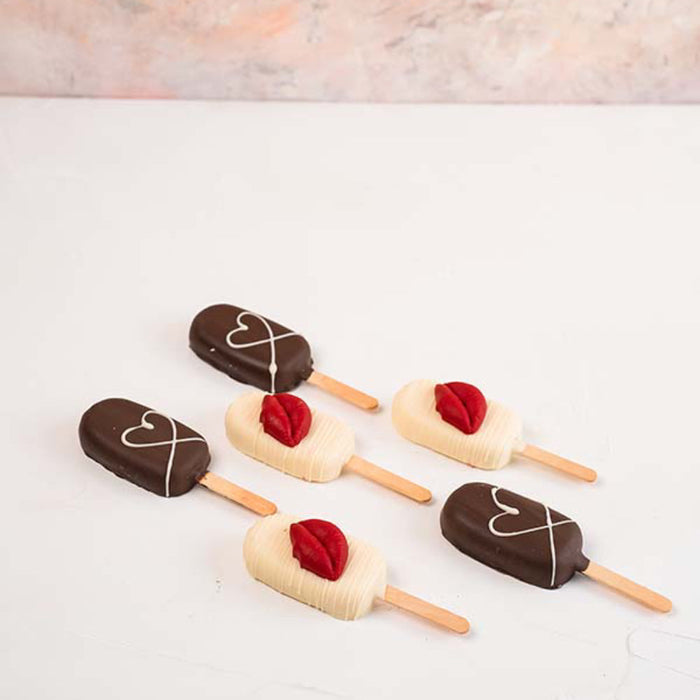 White and Dark Chocolate Cakesicles